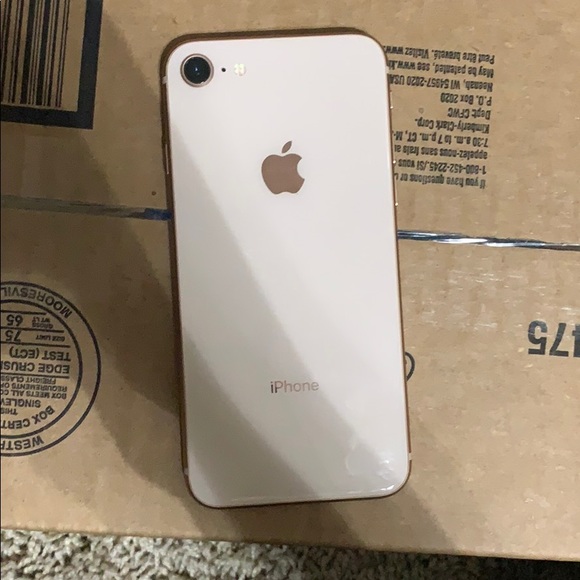 iPhone 8 - Picture 2 of 3
